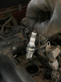 spark-plug-fitment-v-engine-manifold